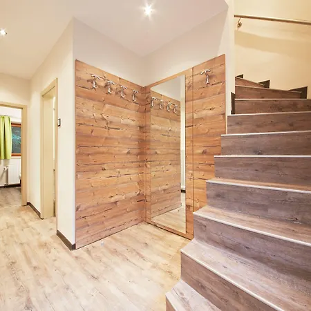 シャレー Holiday Lodge Central *